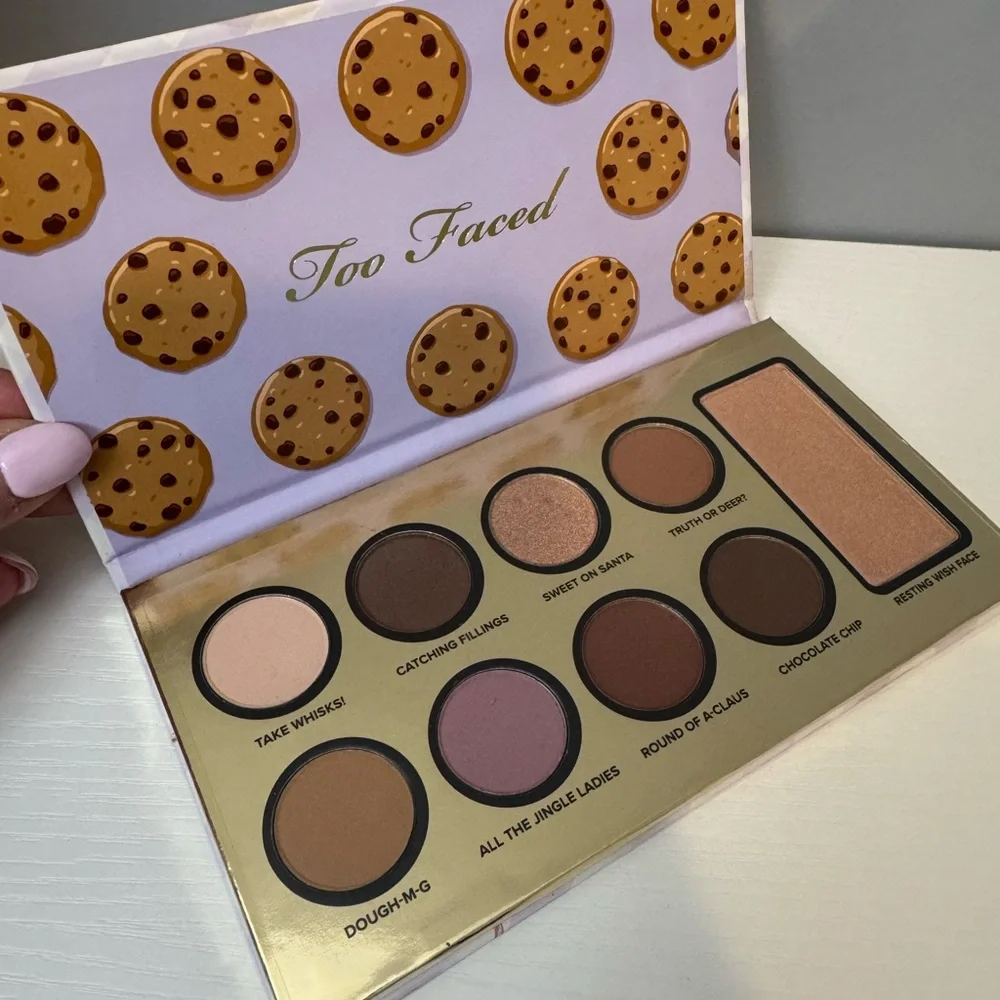 🍪Too Faced Christmas Bake Shoppe Chocolate Chip Palette - Picture 5 of 7